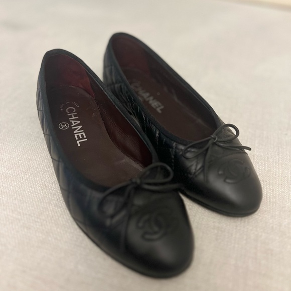 CHANEL QUILTED BALLET FLATS - Picture 3 of 5